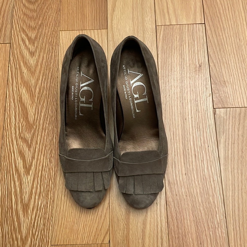 AGL Attilio Giusti Leombruni Suede Pump